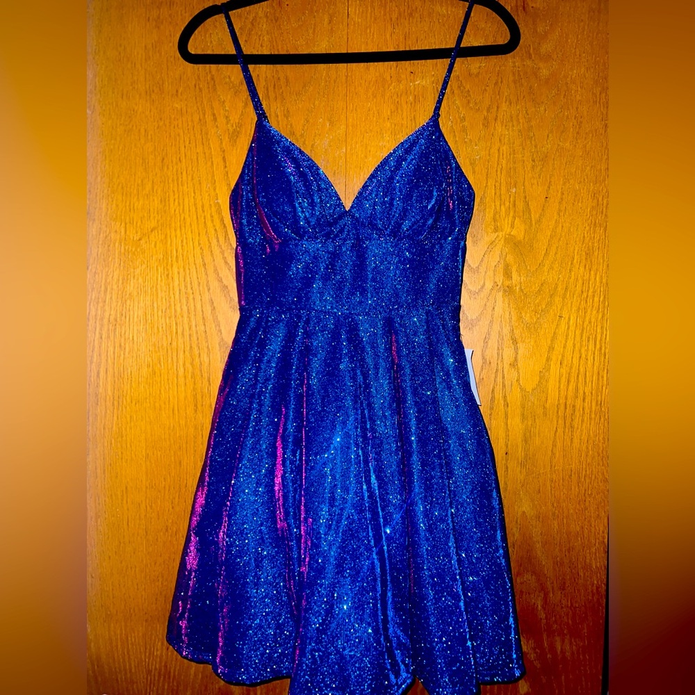 🌟Holographic blue party dress!🌟
📌SIZE 3/4